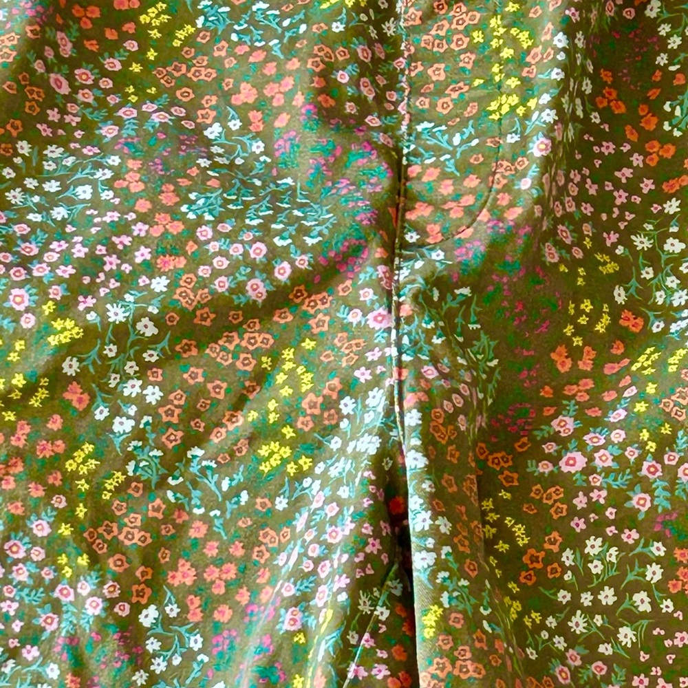 Lands End womens midrise size 20W gray/green floral shorts EUC - Picture 2 of 8
